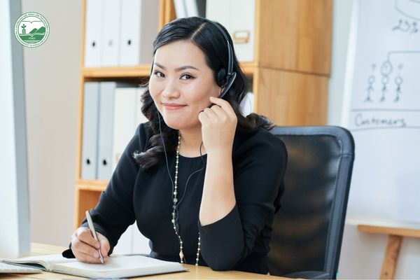 Chuyên viên tư vấn và môi giới bất động sản